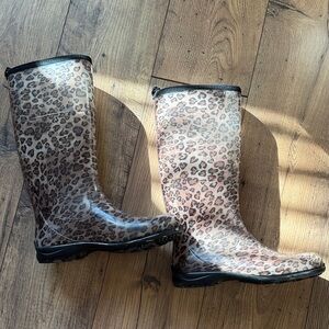 Kamik women’s 9 Rain Boots Leopard - Brown/Black